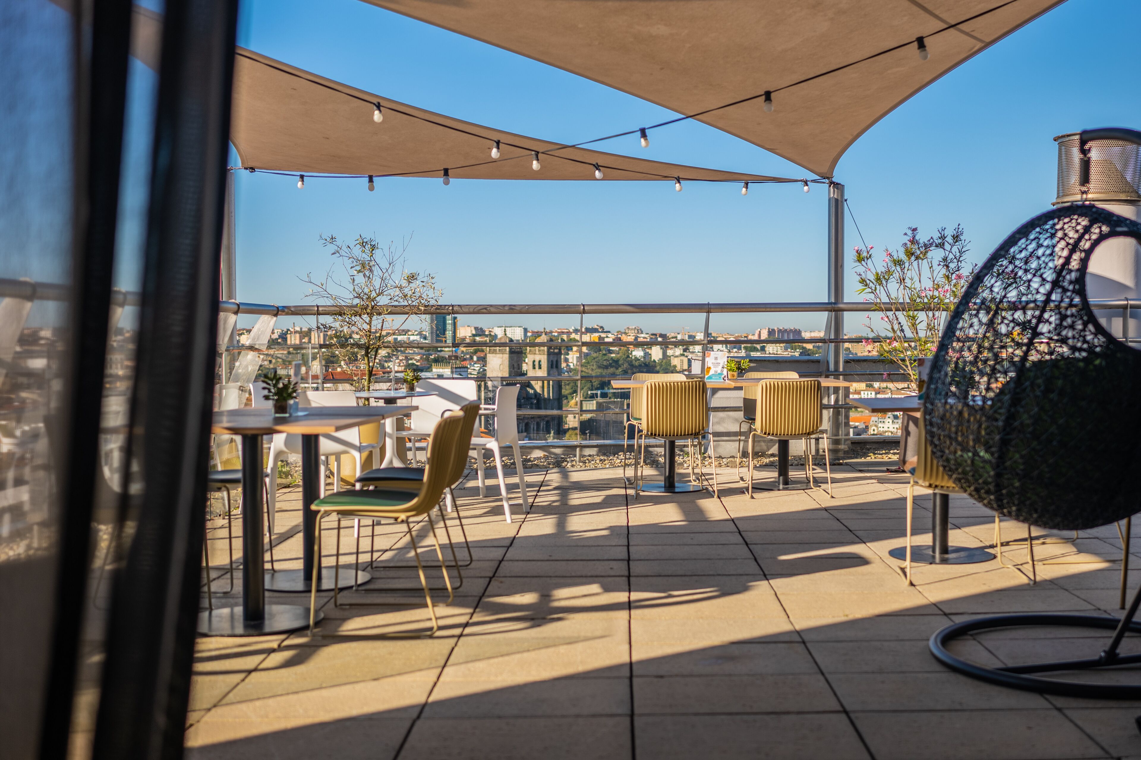 breakfast, dinner and brunch served