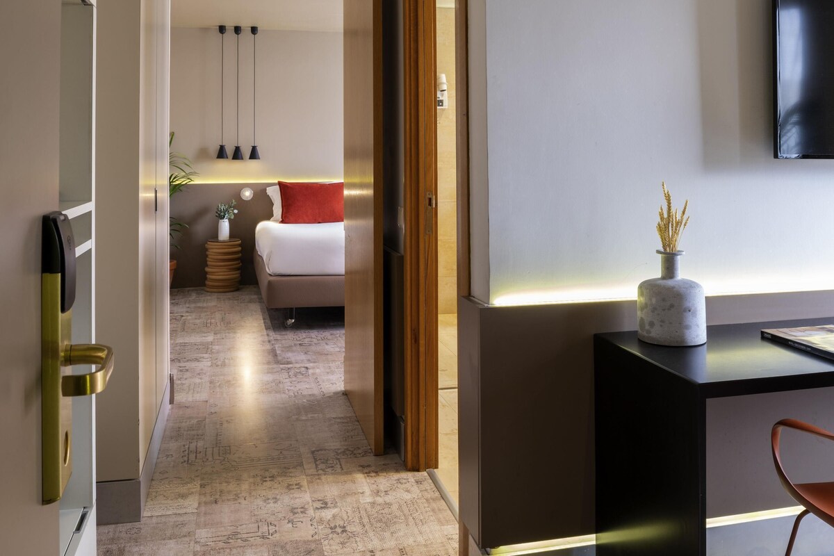 Family Suite, 1 King Bed with Sofa bed