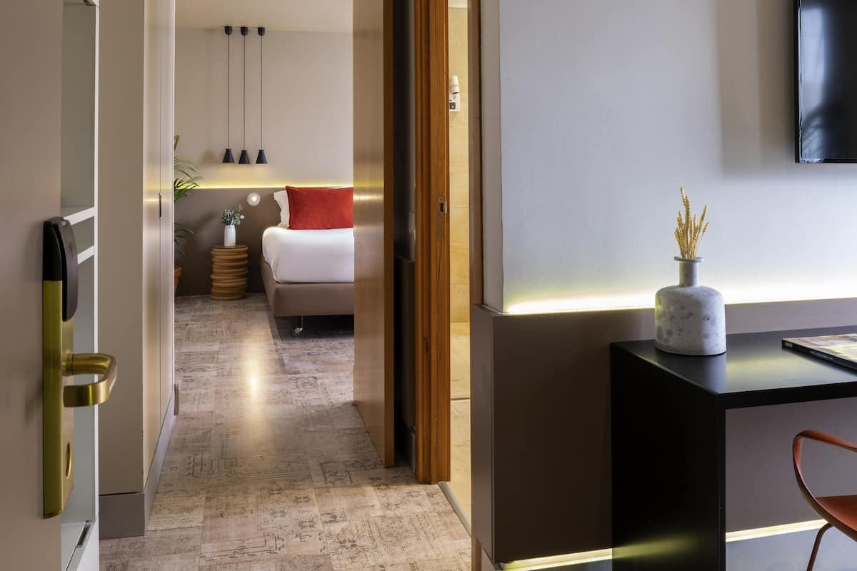 Suite Familiale, 1 très grand lit et 1 canapé-lit | Literie hypoallergénique, matelas Select Comfort, minibar