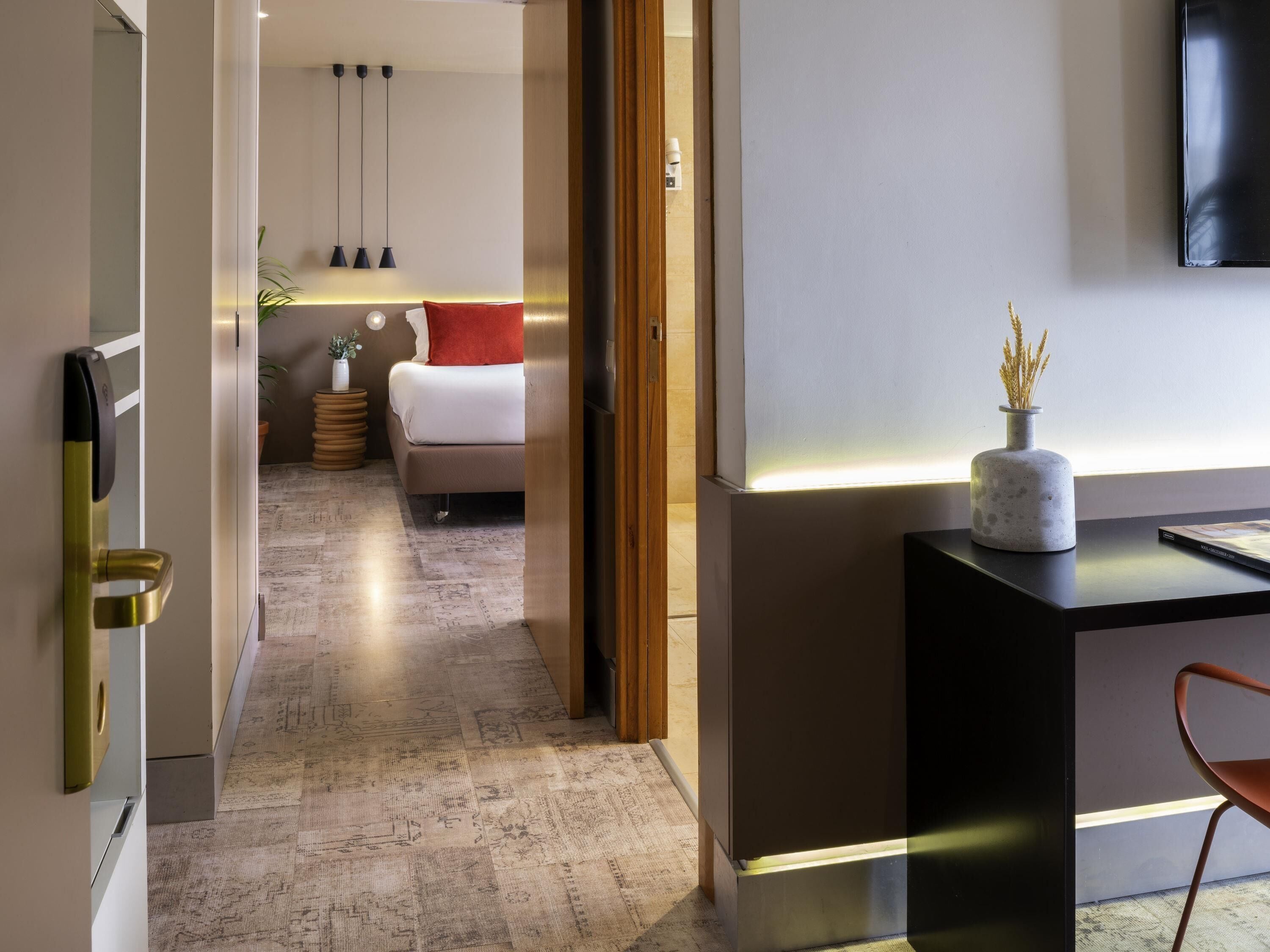 Suite familiar, 1 cama King size y sofá cama | Ropa de cama hipoalergénica, camas Select Comfort y minibar 