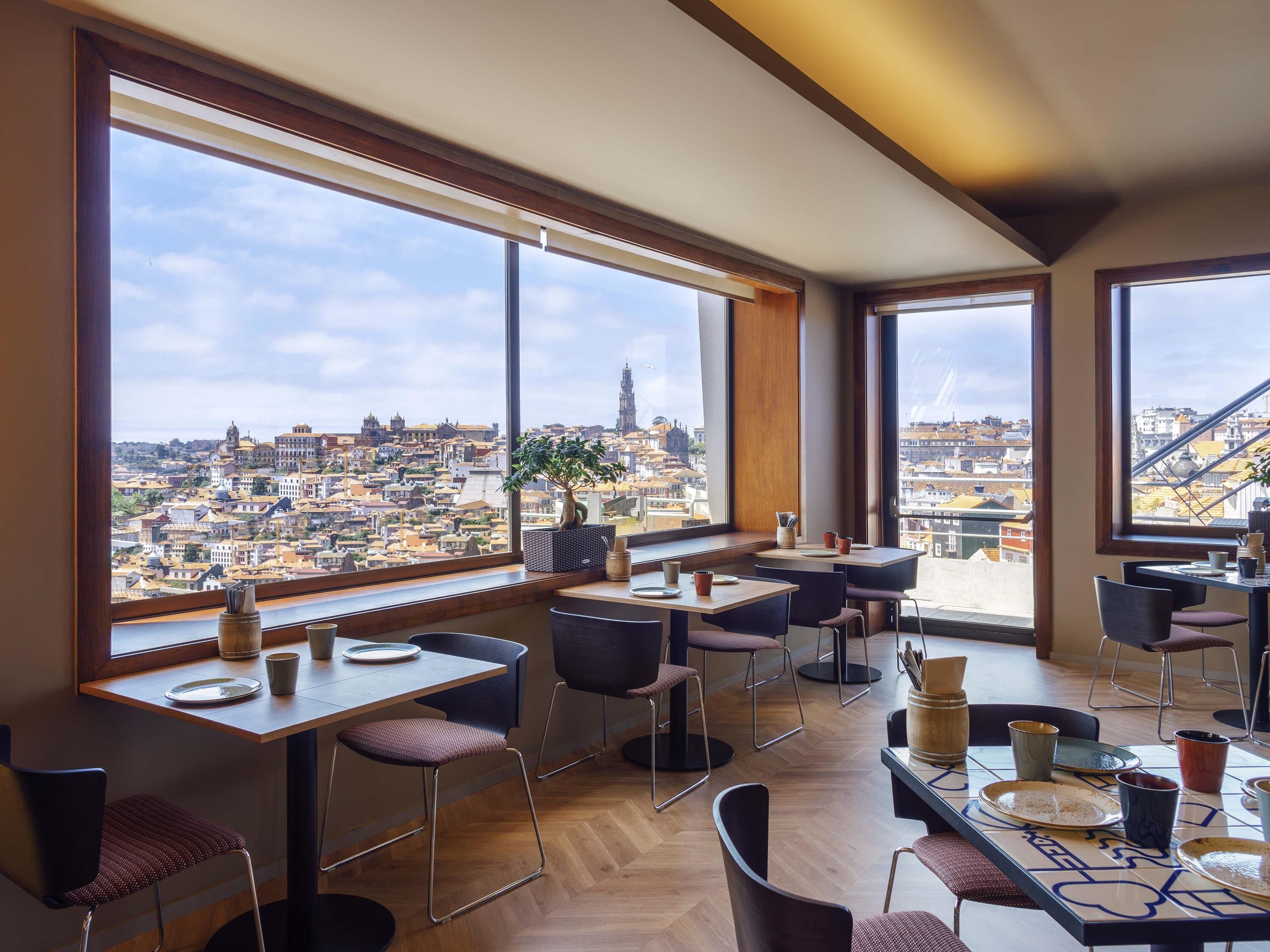 Breakfast, dinner and brunch served