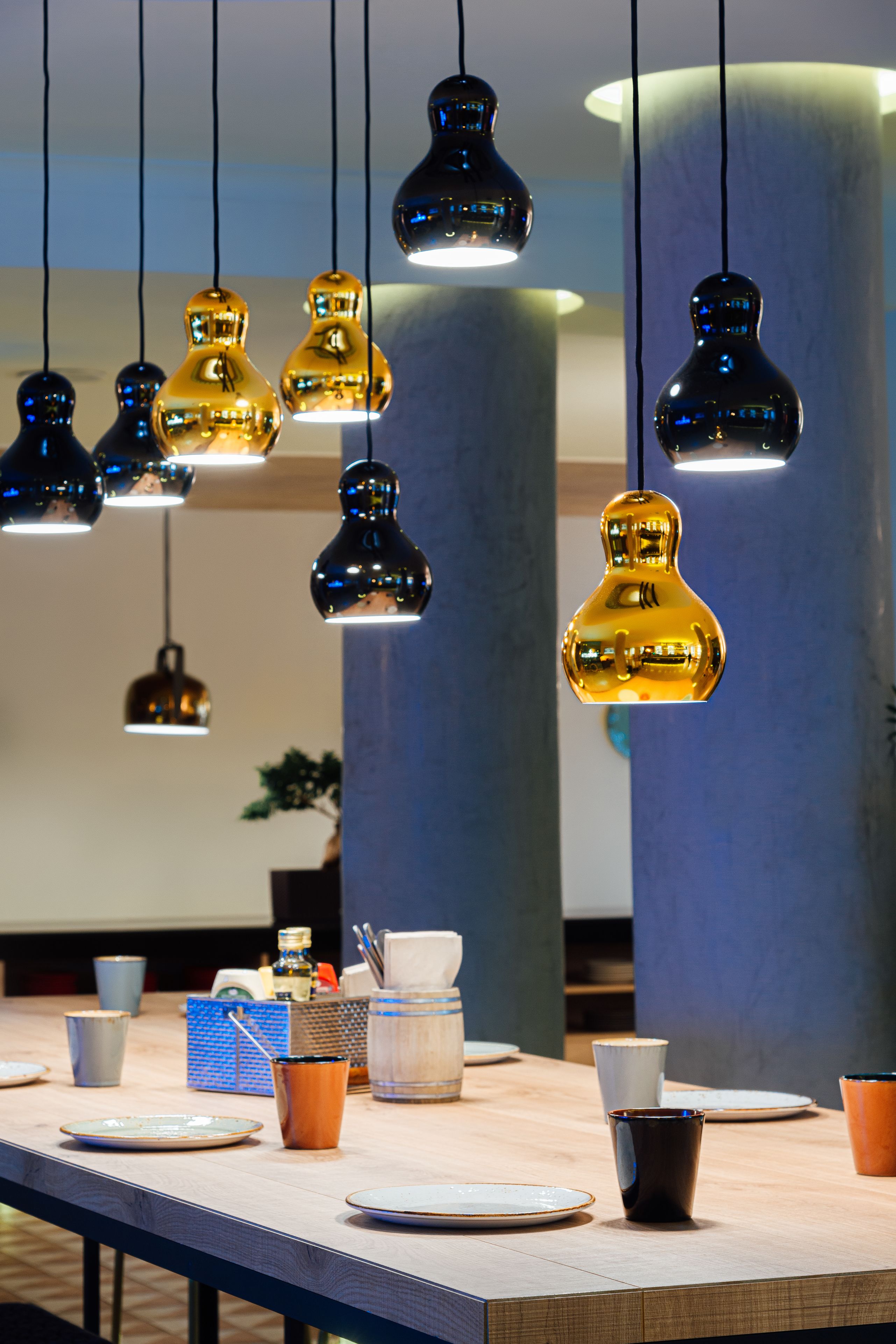 breakfast, dinner and brunch served