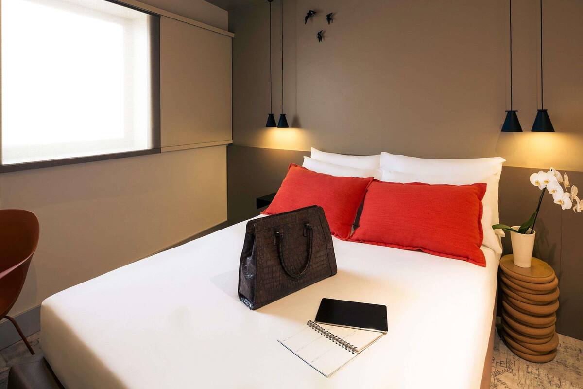 Standardzimmer, 1 Doppelbett | Allergikerbettwaren, Select-Comfort-Betten, Minibar, Zimmersafe