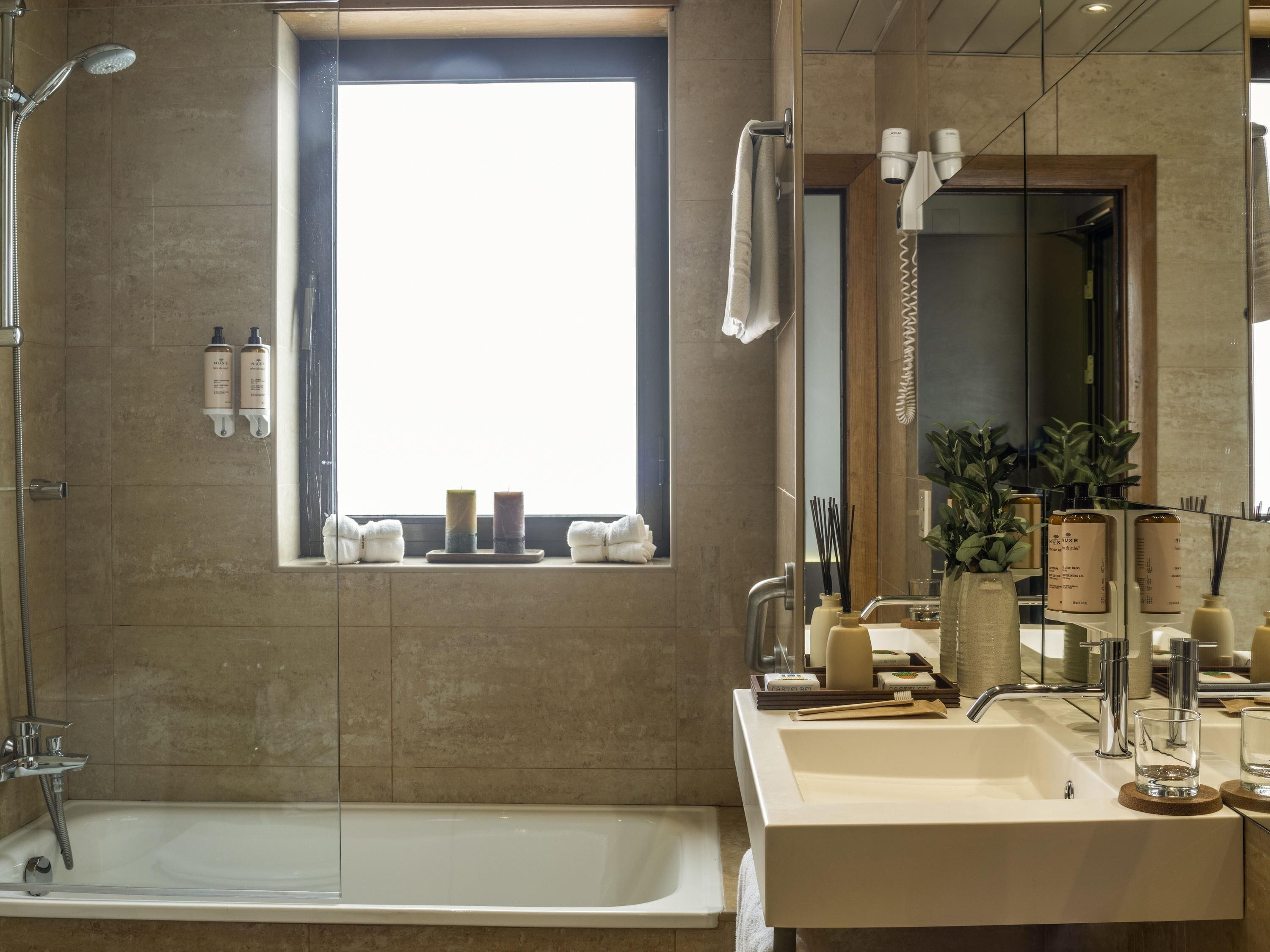 防过敏的被褥、Select Comfort 床、迷你吧、客房内保险箱