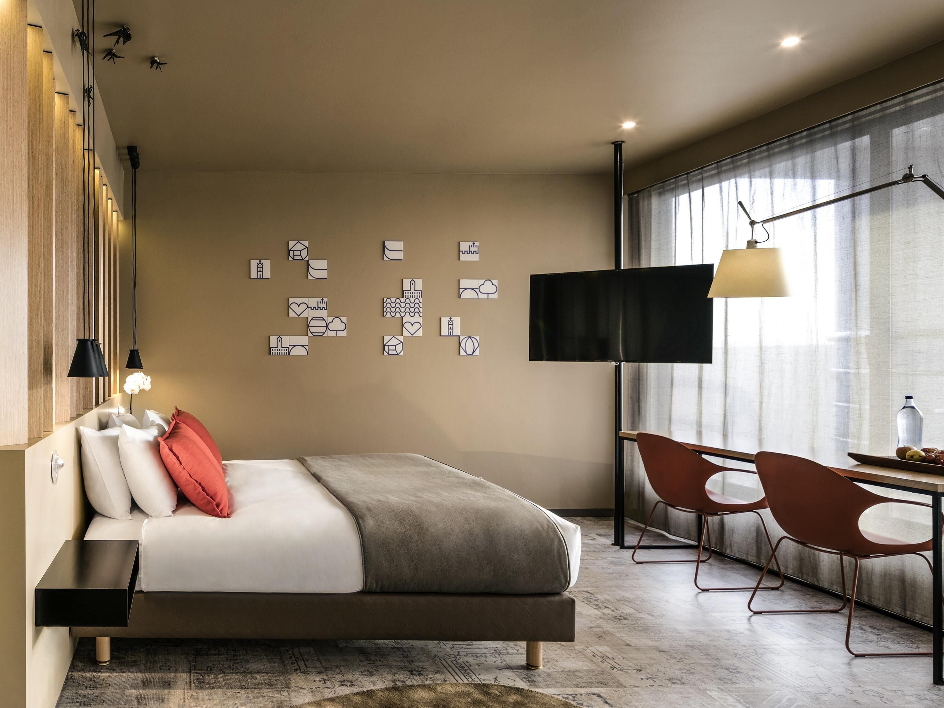 Suite, 1 King Bed | Hypo-allergenic bedding, Select Comfort beds, minibar, in-room safe