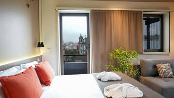 Junior Suite, 1 Double Bed with Sofa bed | Hypo-allergenic bedding, Select Comfort beds, minibar, in-room safe