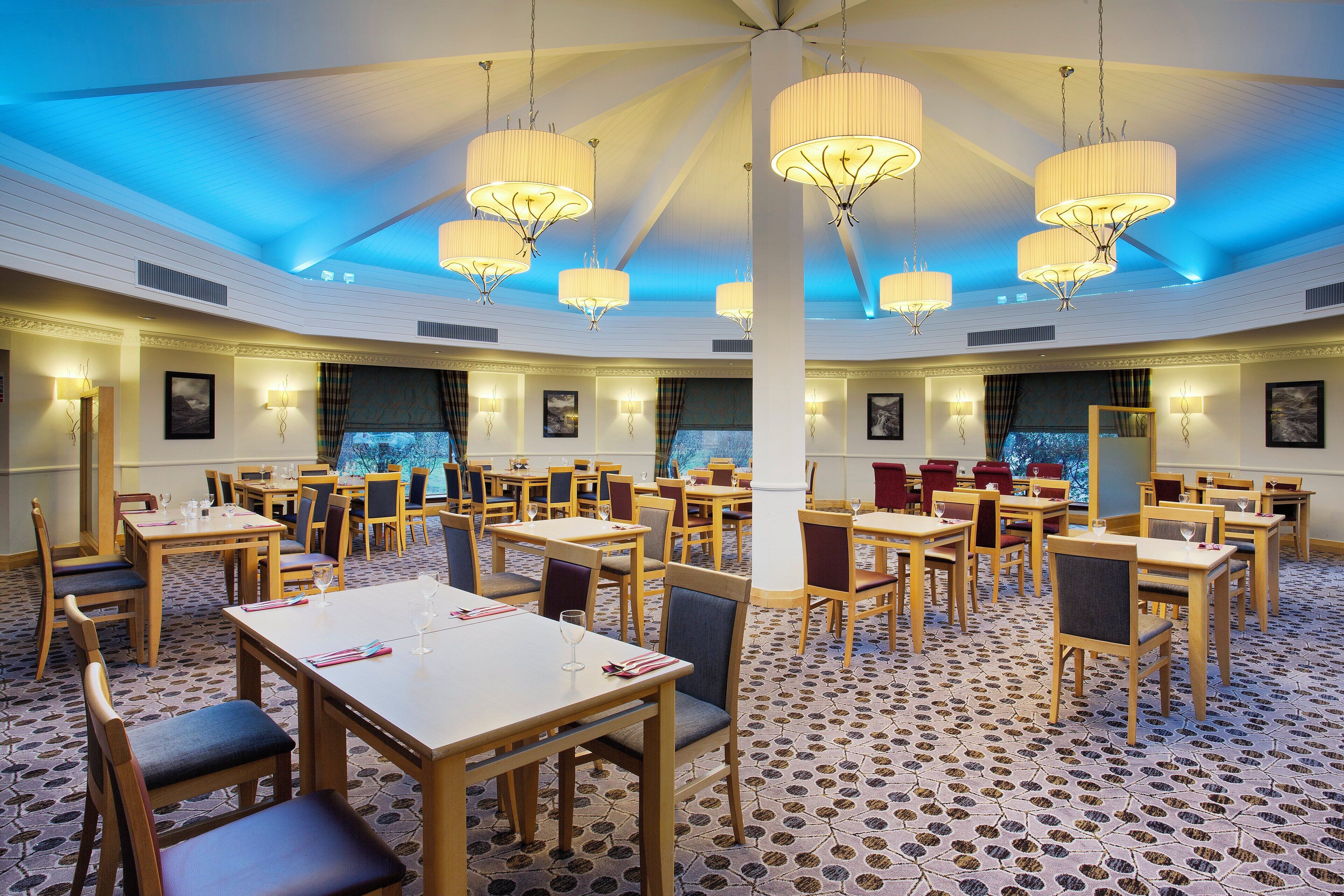 早餐，供應午餐和晚餐