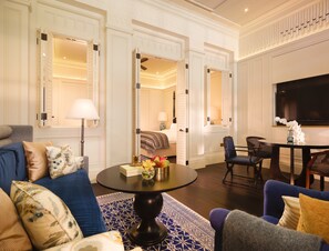 55-inch TV with satellite channels - Raffles Singapore (Singapore)
