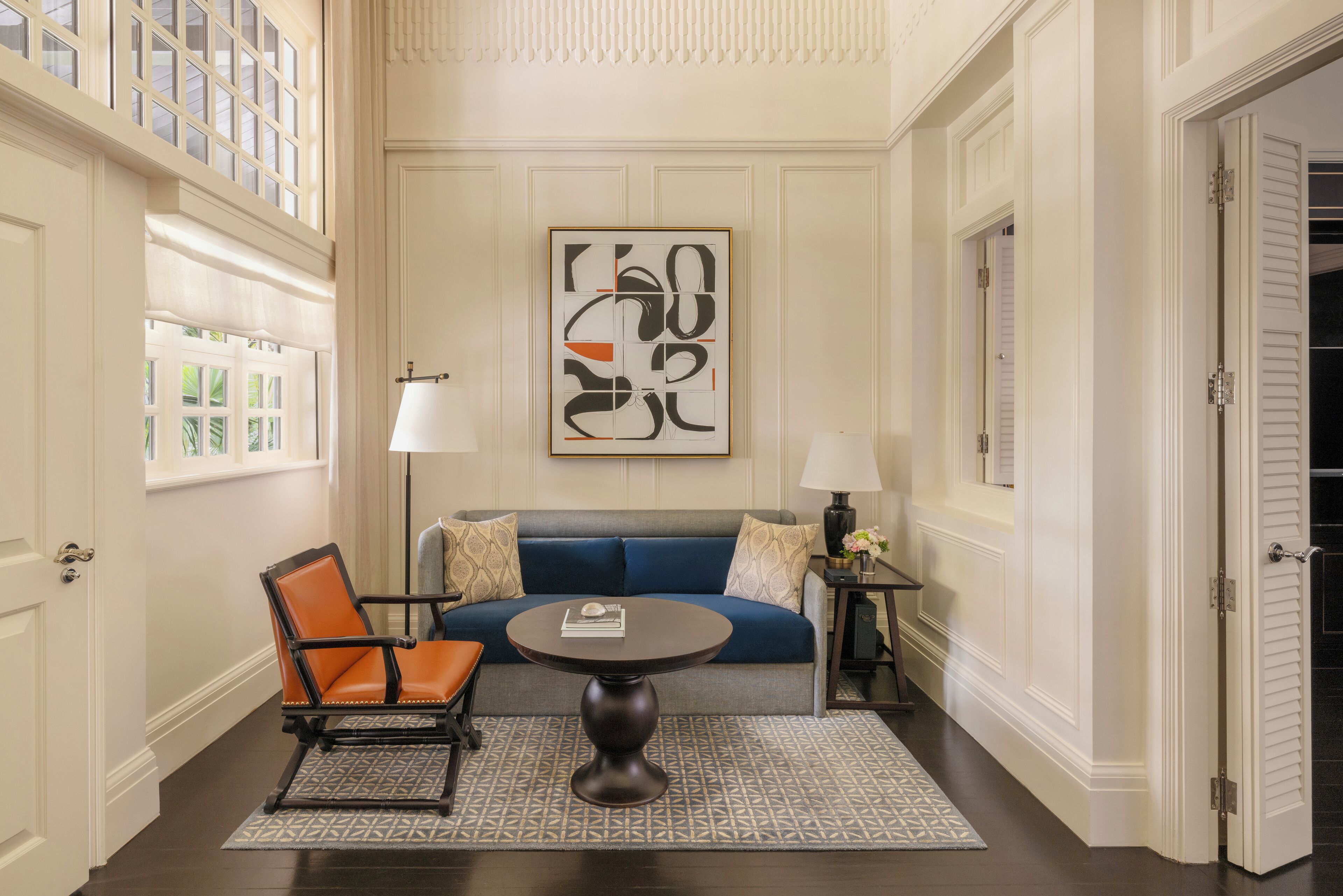 55-吋電視，提供衛星頻道