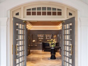 Salas de tratamiento para parejas, sauna y tina de hidromasaje 