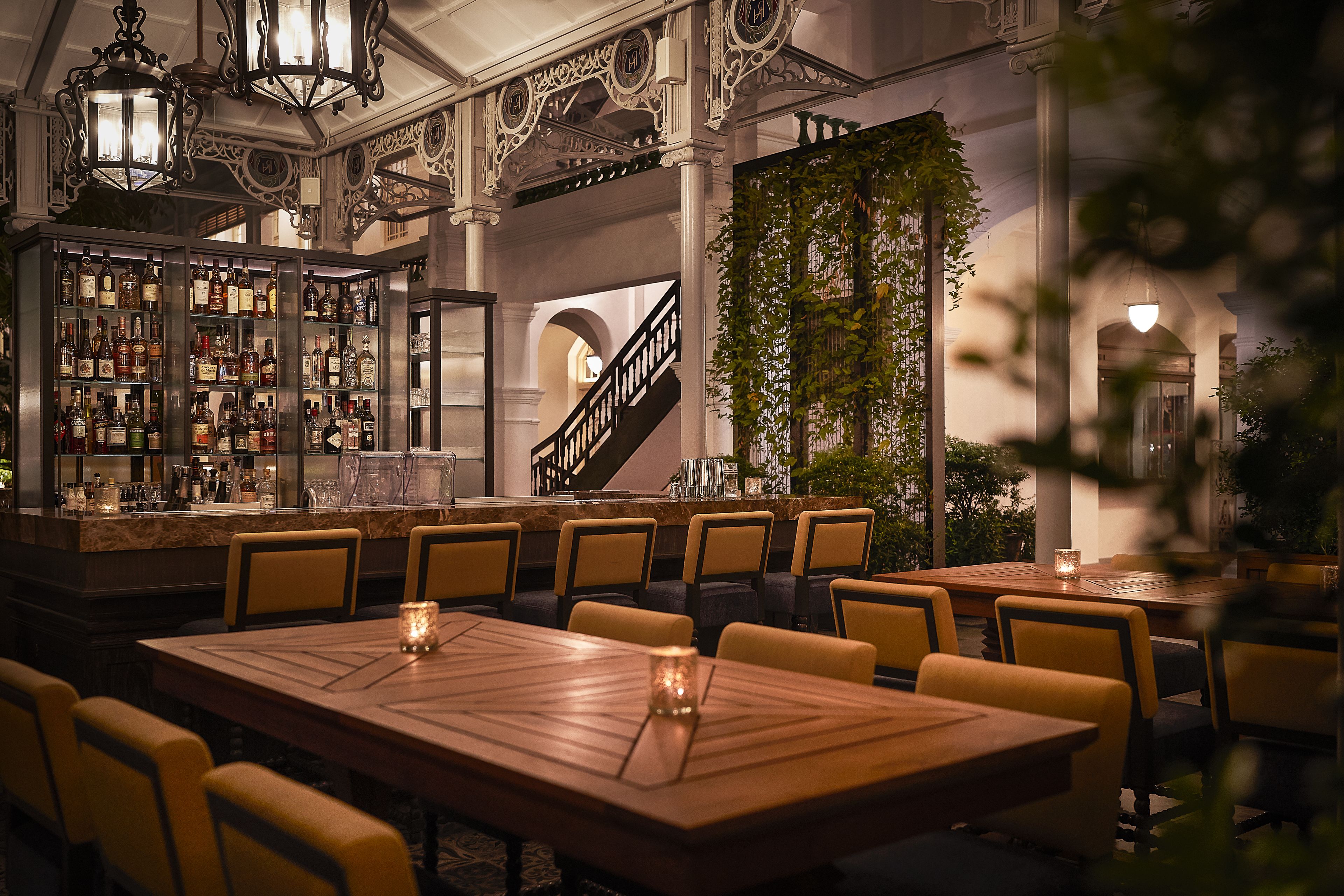 5 restaurants; lunch and dinner served 