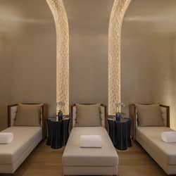 Salas de tratamiento para parejas, sauna y tina de hidromasaje