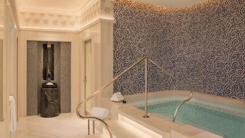 Behandelingskamers voor koppels, een sauna, een bubbelbad, een stoombad