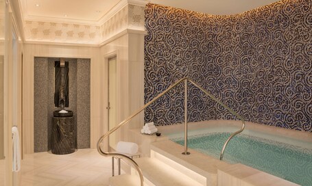 Raffles Singapore - Image 11