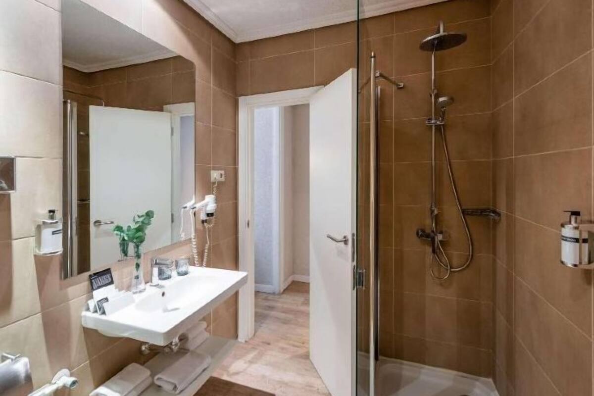 Hair dryer, towels