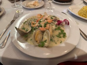 Dîner et souper servis sur place, cuisine espagnole