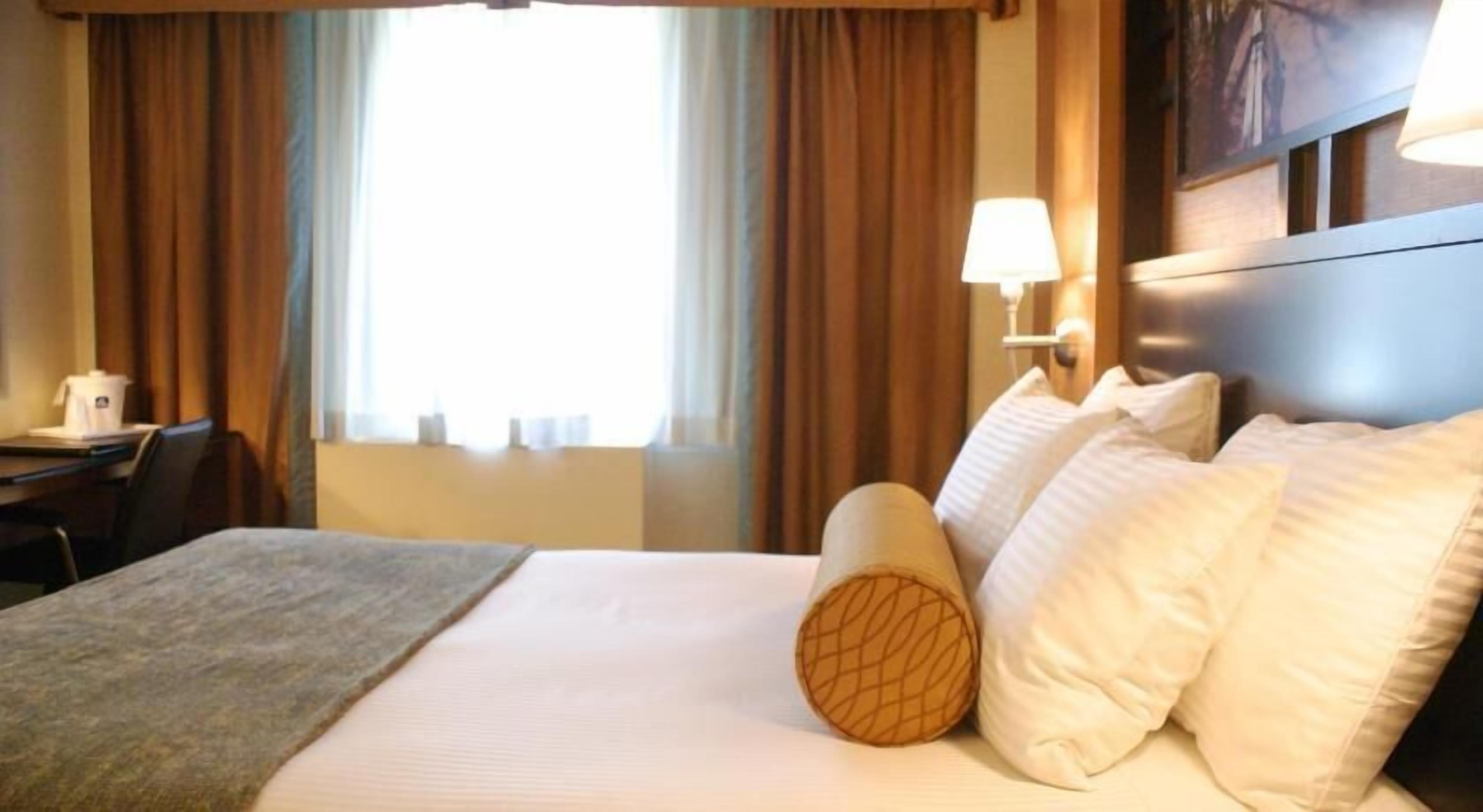 Ropa de cama de alta calidad y camas con pillow-top 