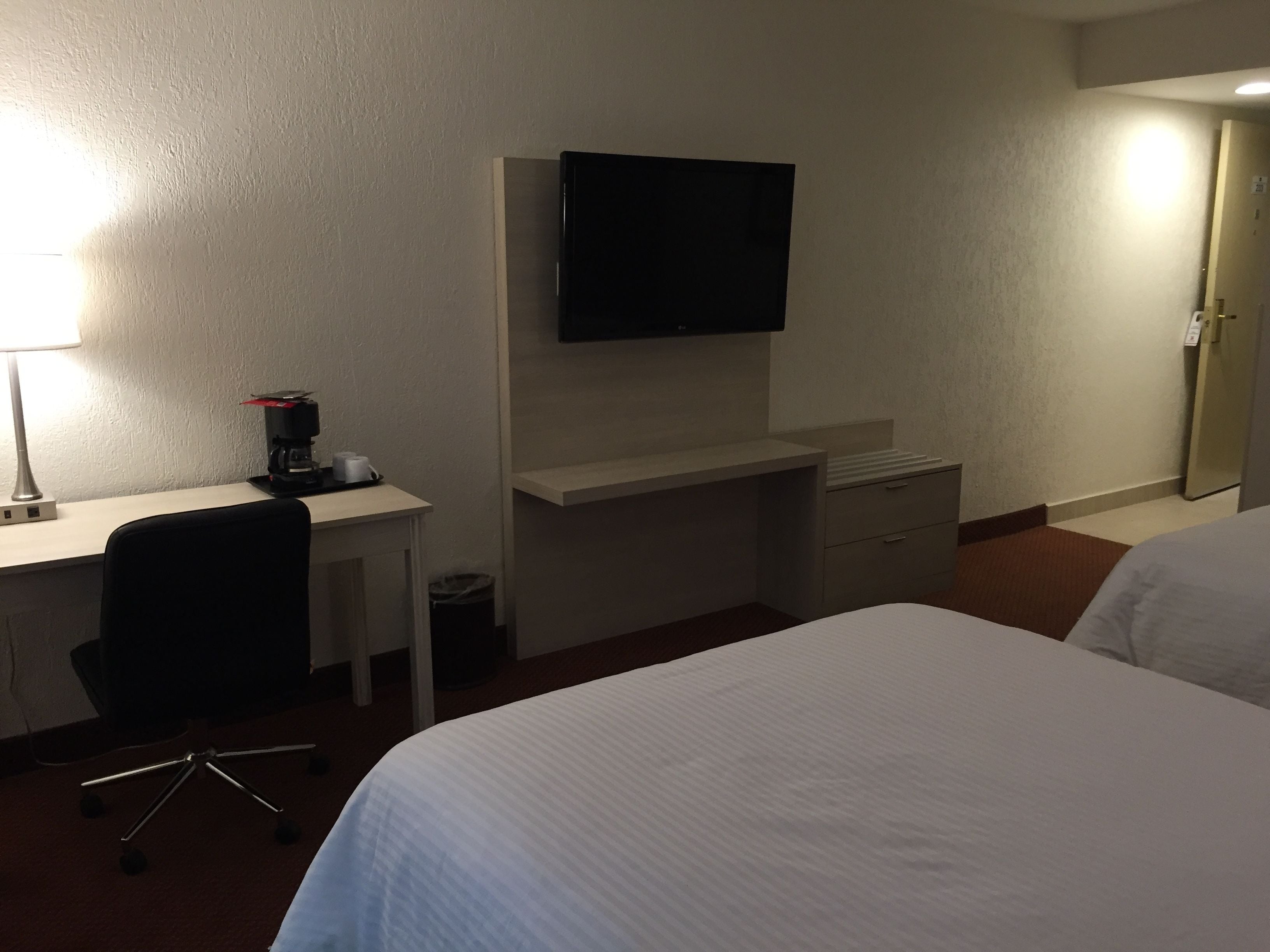 standard double room | down duvets, in-room safe, desk, blackout curtains