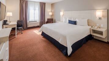 Habitación estándar | Edredón, caja de seguridad en la habitación y escritorio