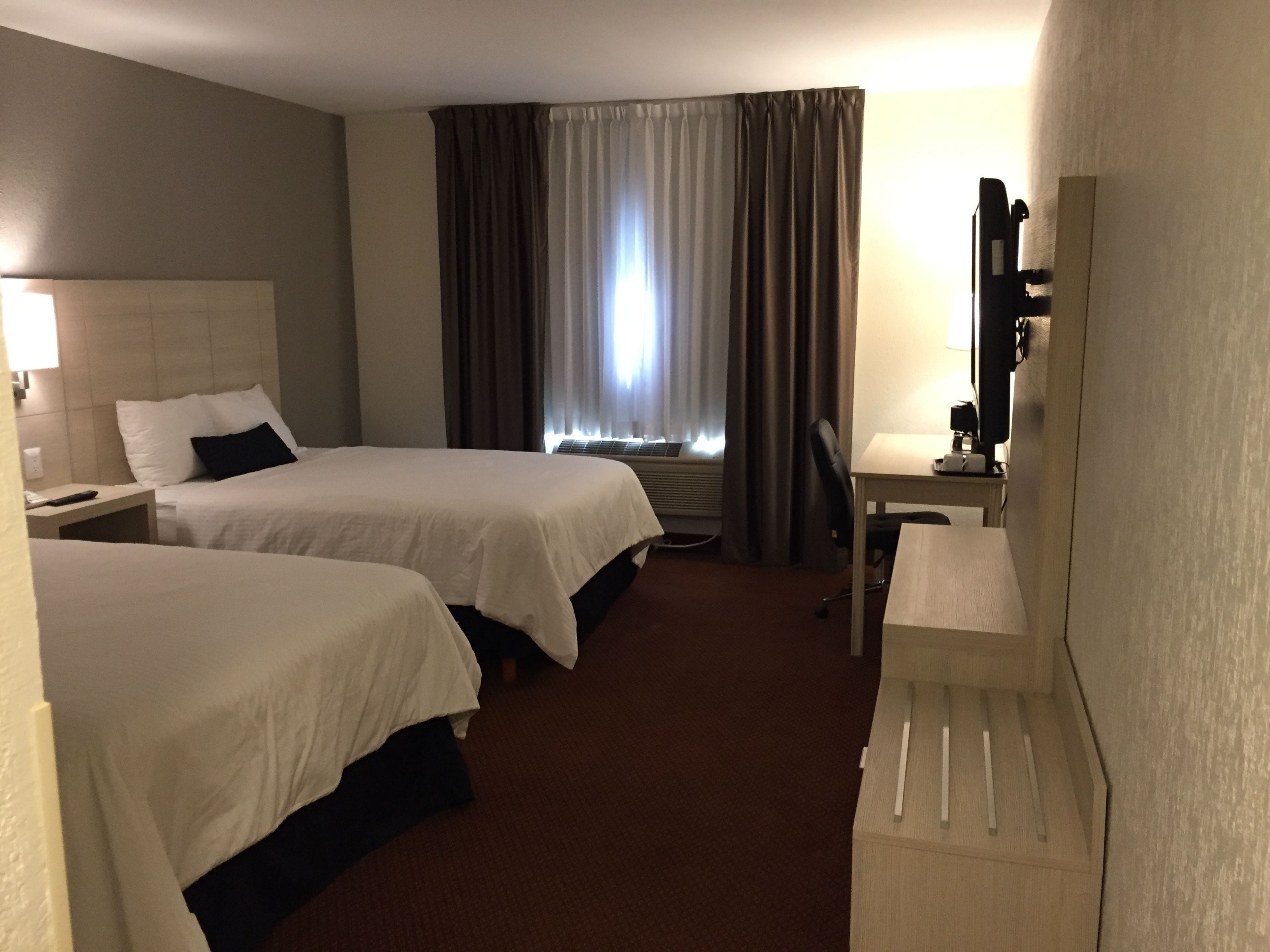 standard double room | down duvets, in-room safe, desk, blackout curtains