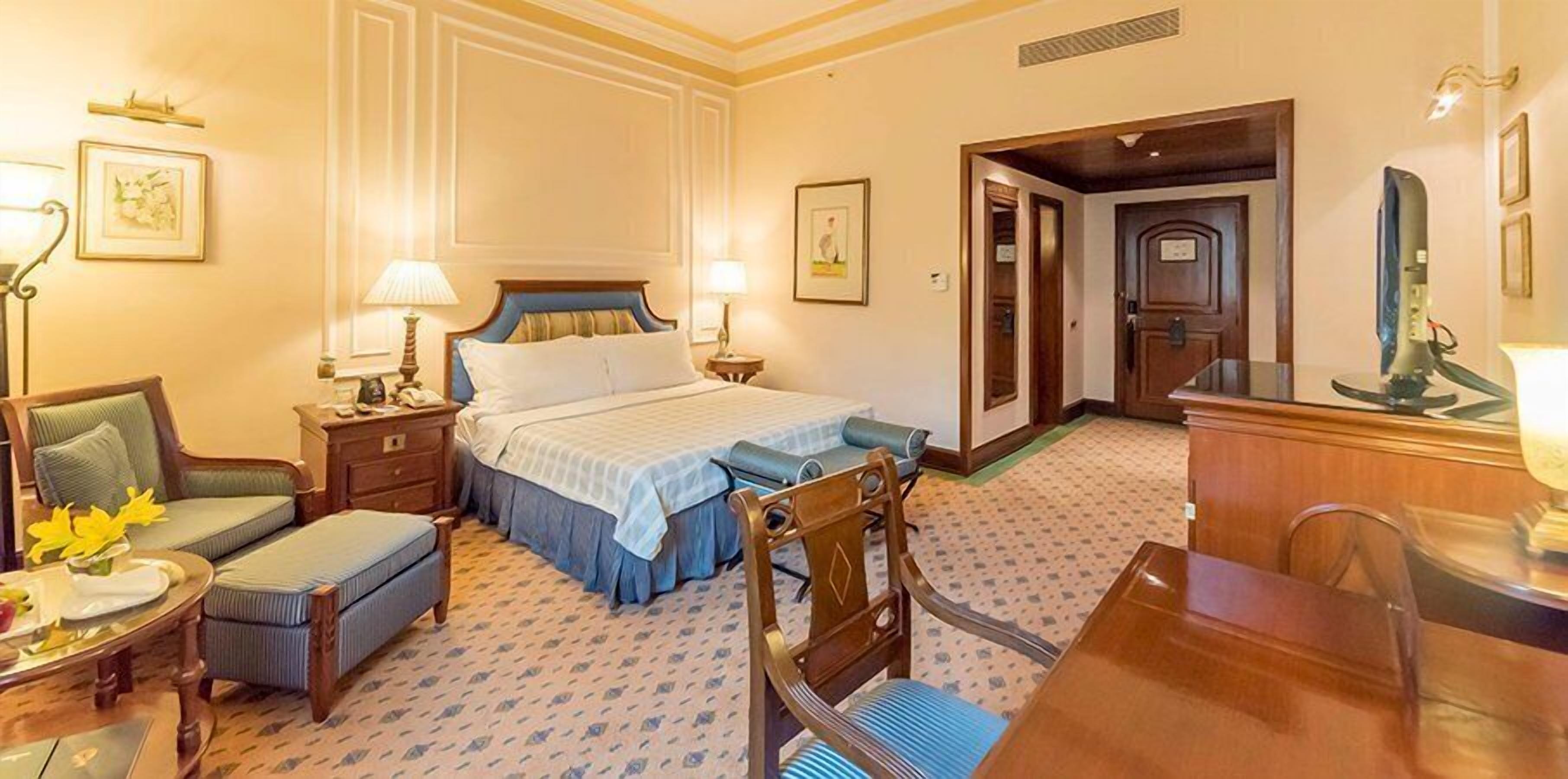 luxury room | premium bedding, minibar, in-room safe, desk