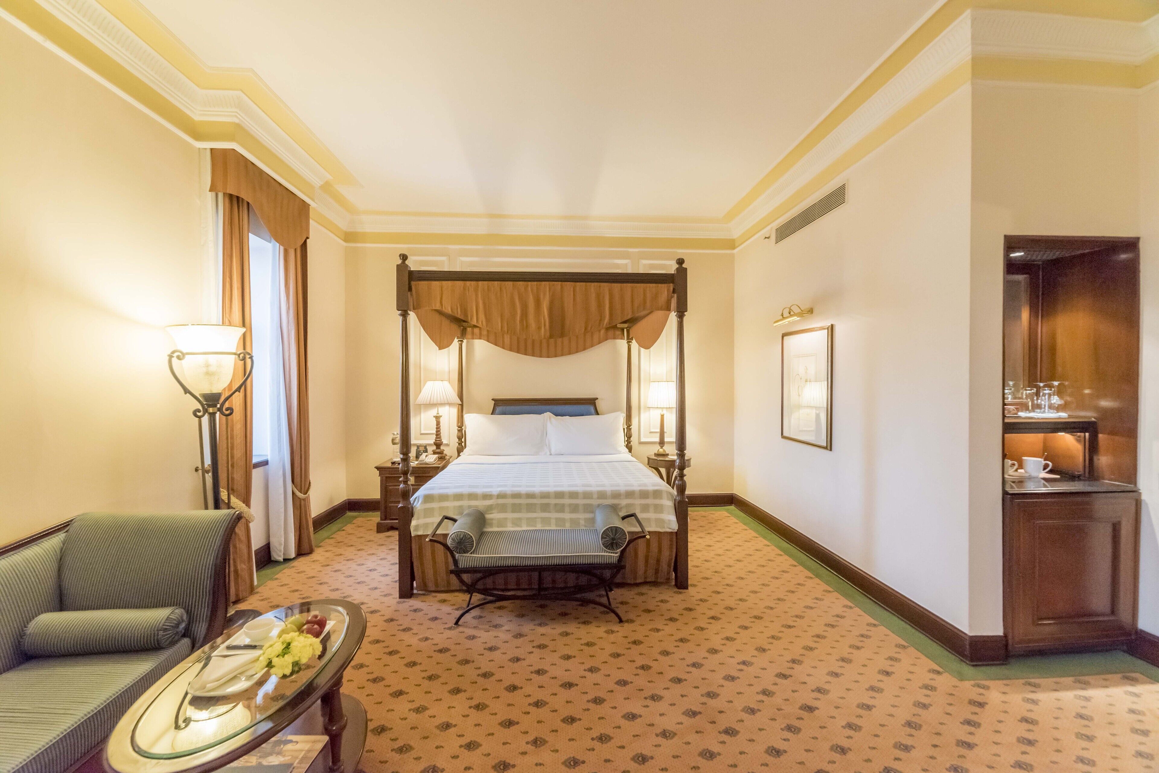 executive suite | premium bedding, minibar, in-room safe, desk