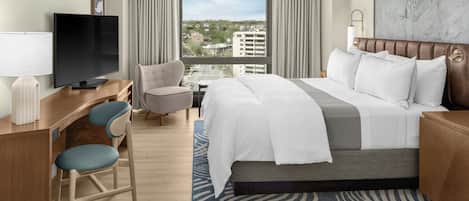 Quarto premium, 1 cama King | Roupas de cama premium, edredons de pluma, cofres nos quartos