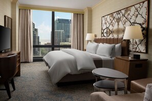 Habitación tradicional, 1 cama de matrimonio grande | Ropa de cama de alta calidad, edredones de plumas, caja fuerte