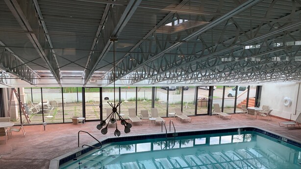 Indoor pool, outdoor pool - Hotel Lafayette LA North (Lafayette)
