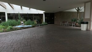 Interior entrance - Hotel Lafayette LA North (Lafayette)