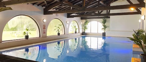 Piscine intérieure