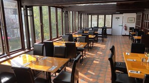 Se sirven desayunos, comidas y cenas 