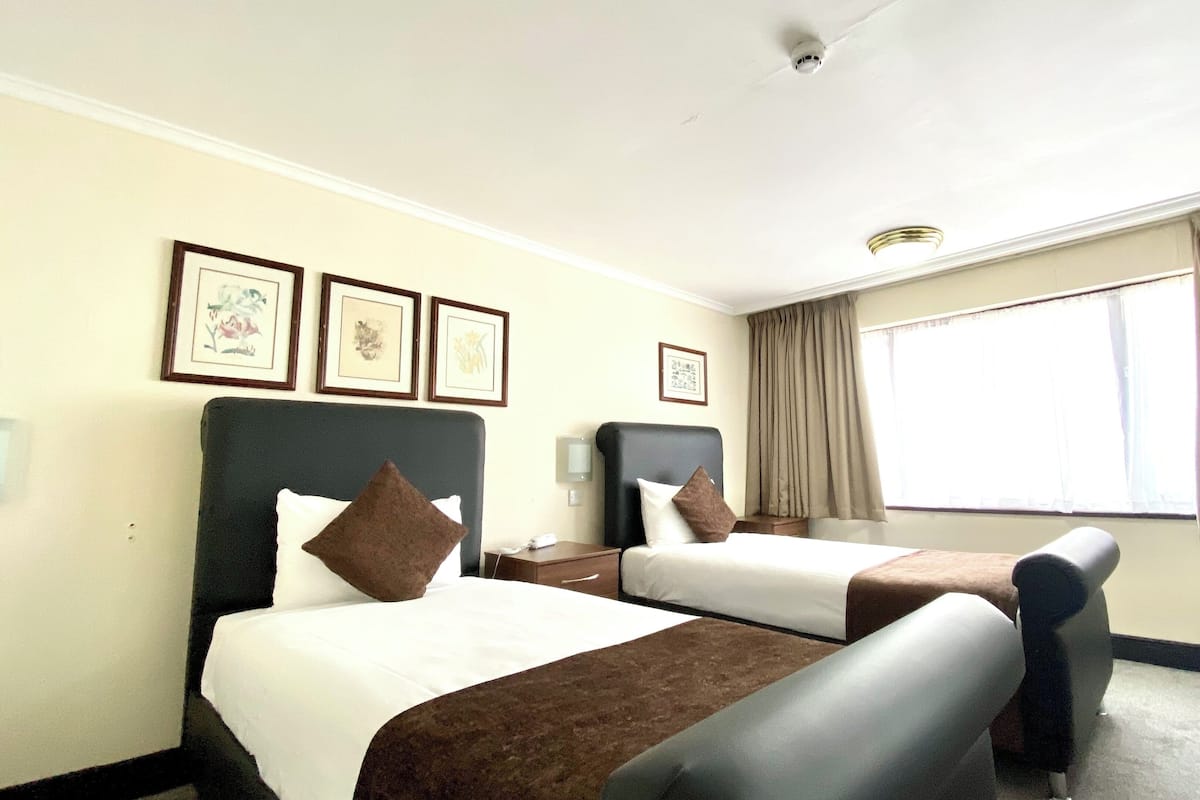Desk, free cots/infant beds, WiFi, bed sheets