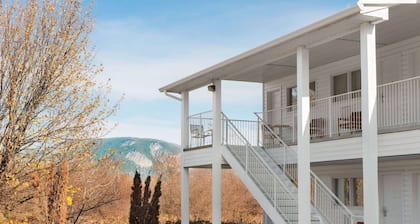 Travelodge by Wyndham Salmon Arm