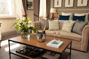 Junior Suite, 1 King Bed | Egyptian cotton sheets, premium bedding, minibar, in-room safe - InterContinental Edinburgh The George by IHG (Edinburgh)