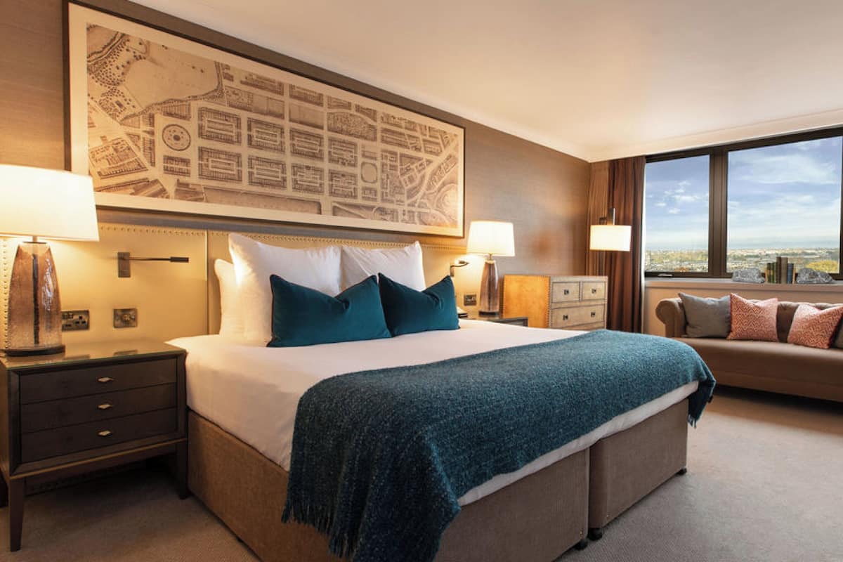 Rom – premium, 1 kingsize-seng, byutsikt | Sengetøy i egyptisk bomull, sengetøy av topp kvalitet og minibar