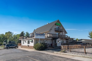 Lobby - The Crow Peak Lodge (Spearfish)