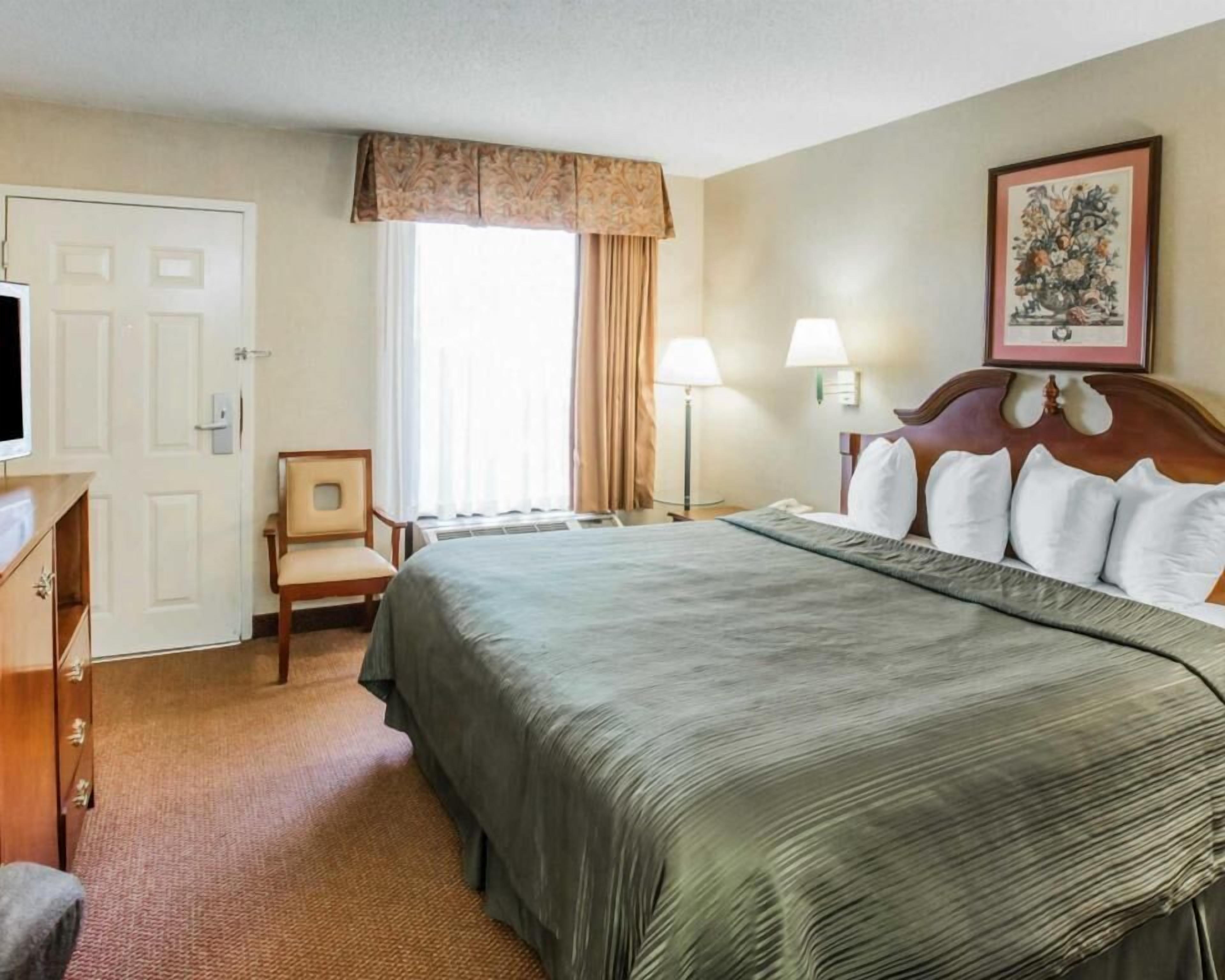 Desk, iron/ironing board, rollaway beds, free WiFi