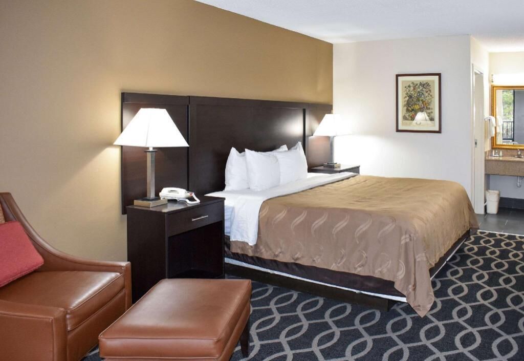 Desk, iron/ironing board, rollaway beds, free WiFi