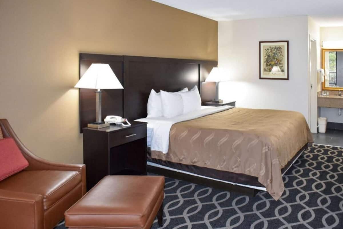 Desk, iron/ironing board, rollaway beds, free WiFi