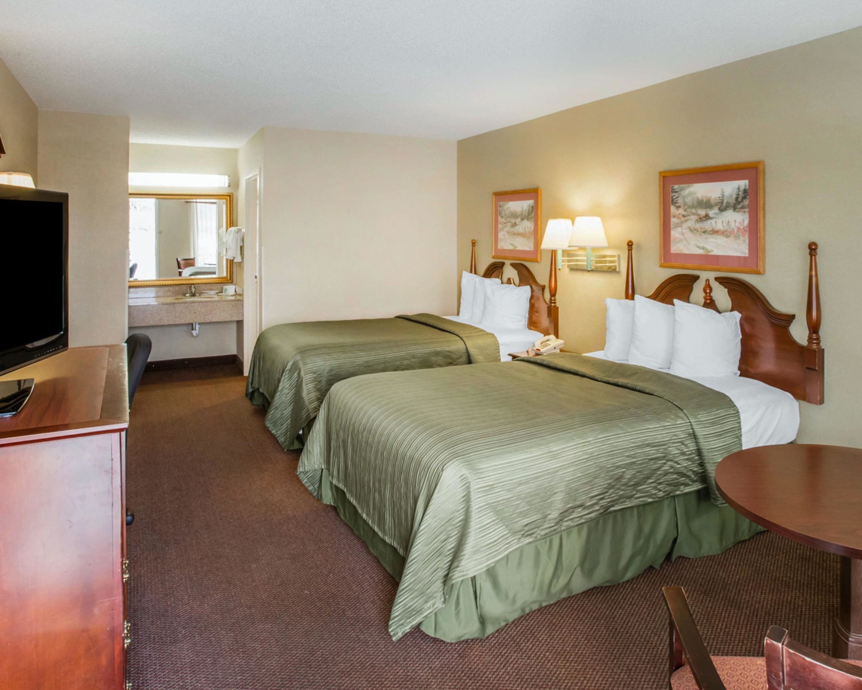 Desk, iron/ironing board, rollaway beds, free WiFi