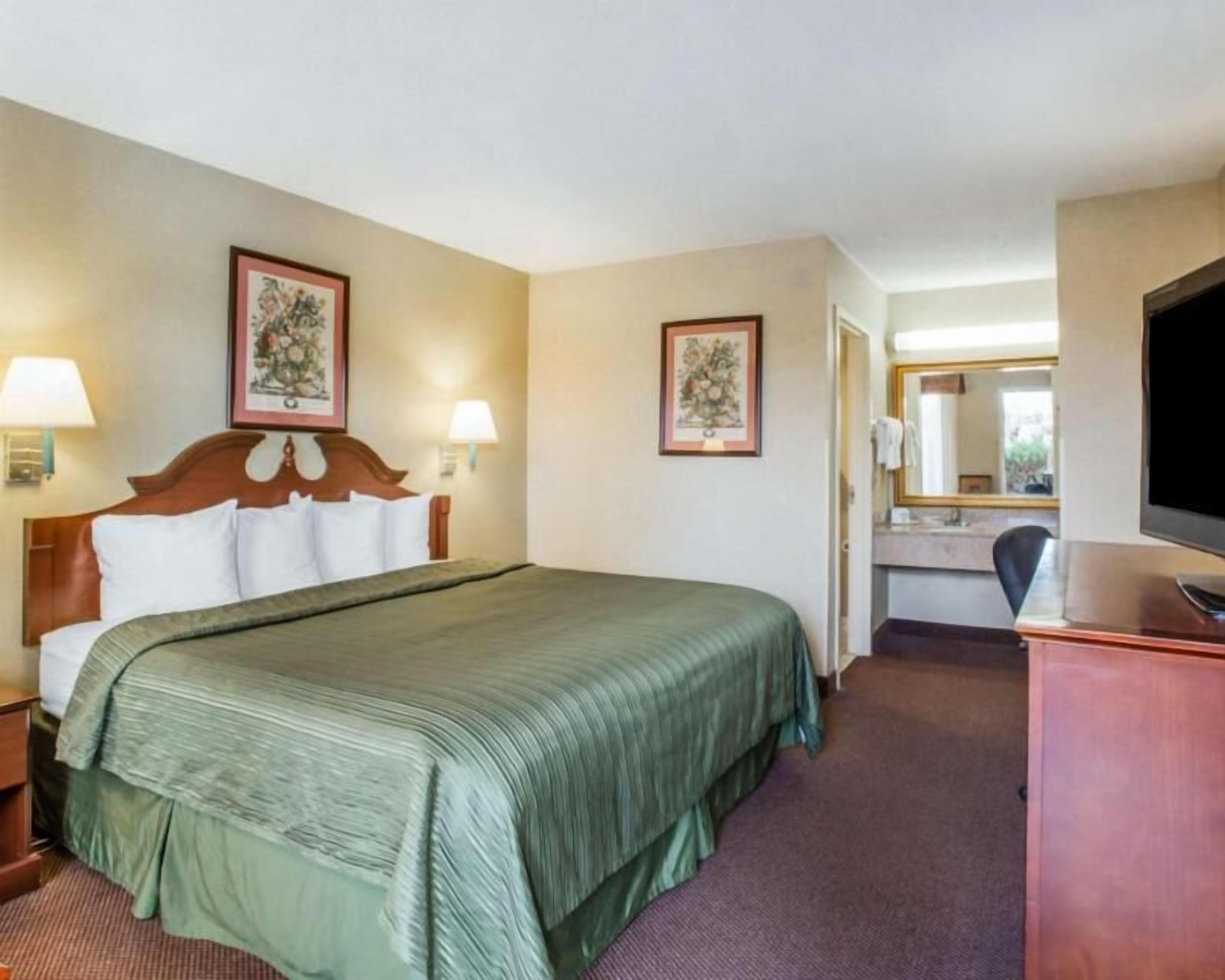Desk, iron/ironing board, rollaway beds, free WiFi