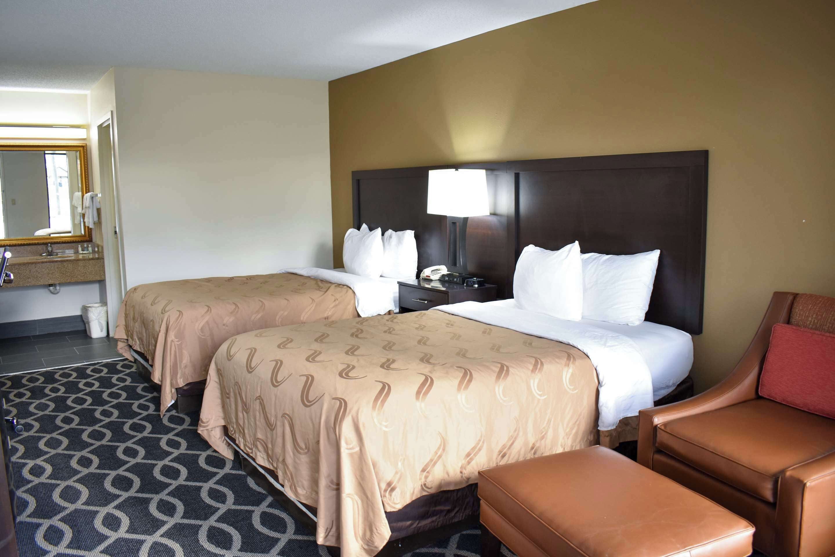 Una scrivania, ferro/asse da stiro, letti aggiuntivi (a pagamento)