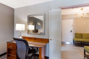 Suite, 1 King Bed, Balcony, Pool View (Four Poster Bed)
