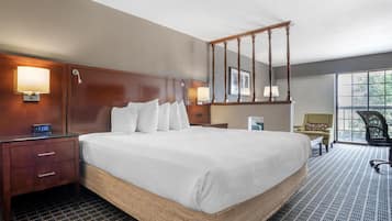 Suite, 1 cama de matrimonio grande, no fumadores, balcón (2nd Floor) | Escritorio, espacio para trabajar con un portátil, cortinas opacas