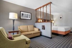 Suite, 1 King Bed, Accessible, Bathtub