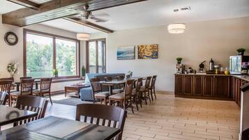 Free daily continental breakfast