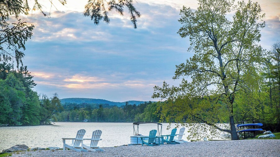 The Black Swan Lee - Lenox, an Ascend Collection Hotel