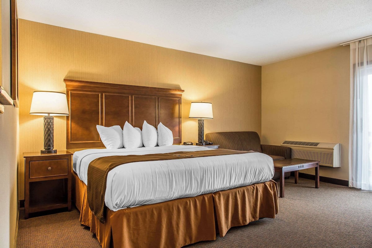 Non Lakeside Superior Room, 1 King bed