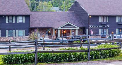 The Black Swan Lee - Lenox, an Ascend Collection Hotel